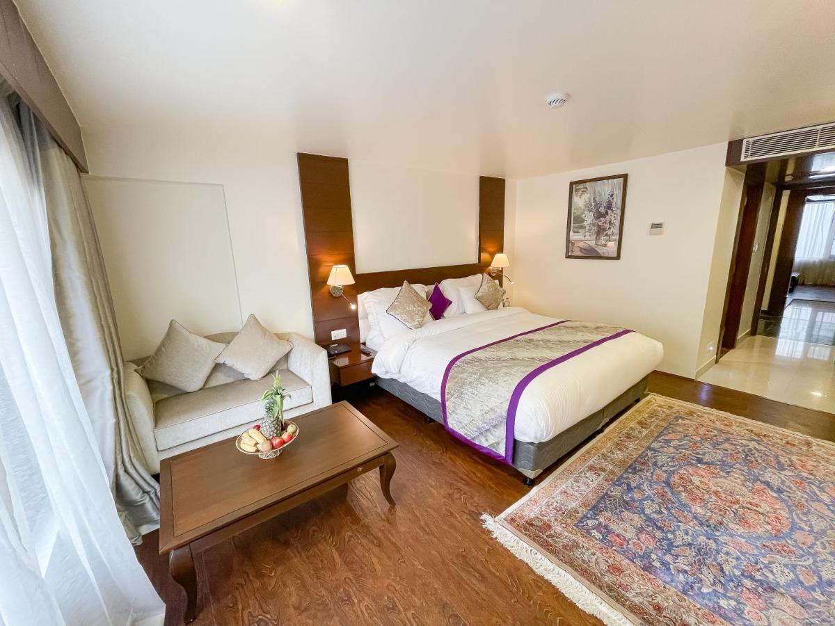 Paisley Palace Hotel Srinagar  Bagian luar foto