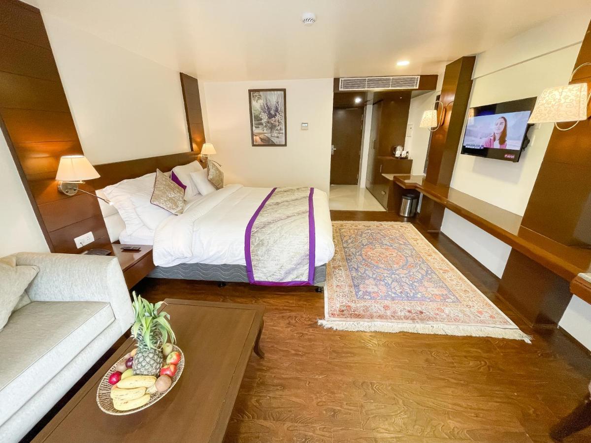 Paisley Palace Hotel Srinagar  Bagian luar foto
